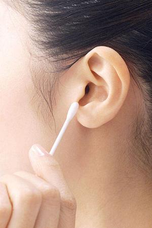 素材で選ばれている革のidホルダー